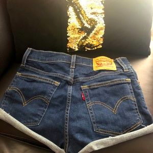 Levi’s High rise shorts
